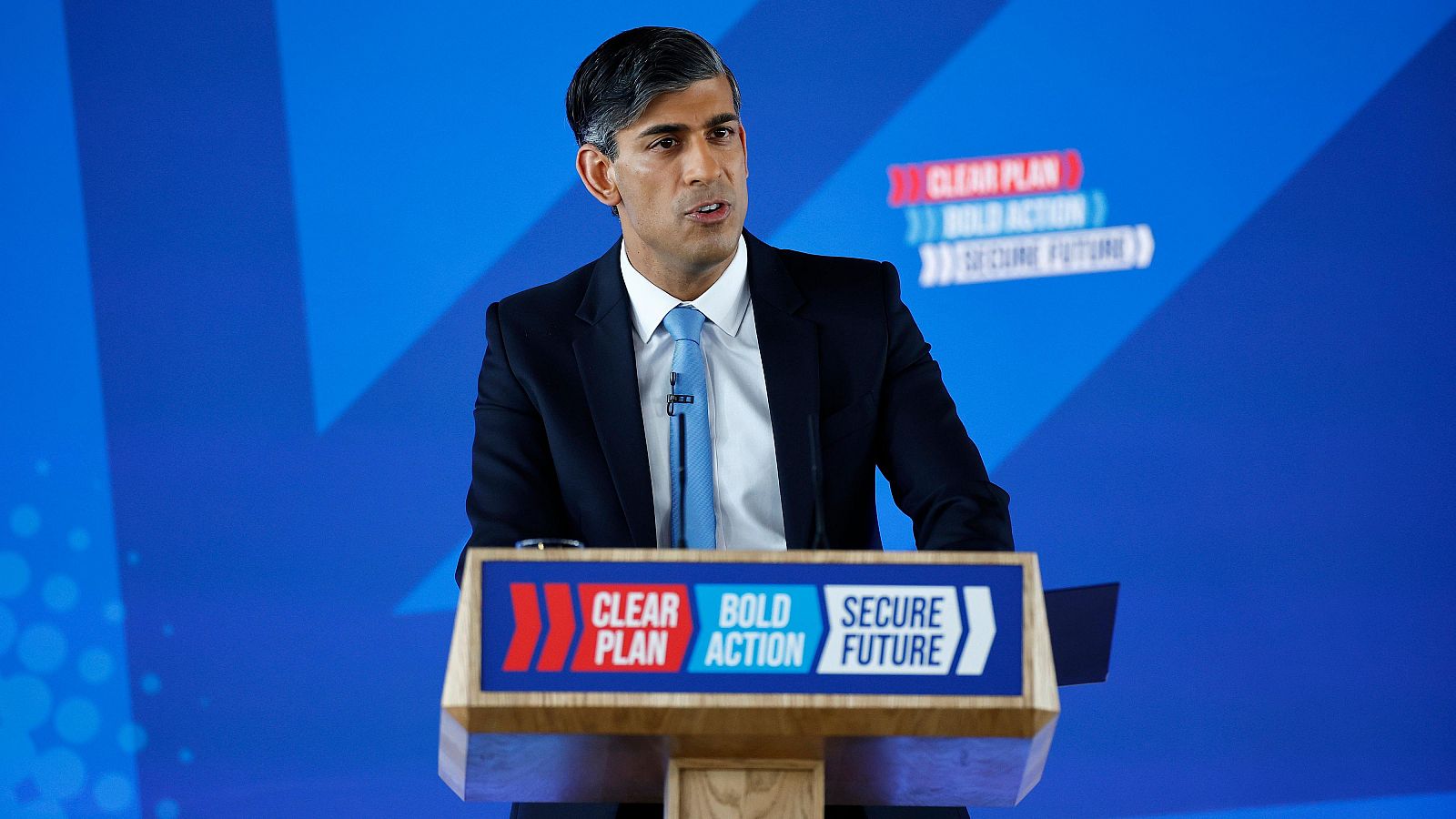 El primer ministro británico, Rishi Sunak, en Silverstone, Reino Unido