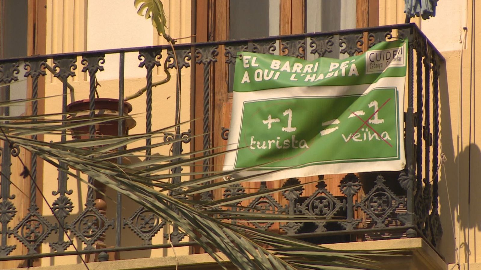 Pancarta al barri de Cabanyal a València