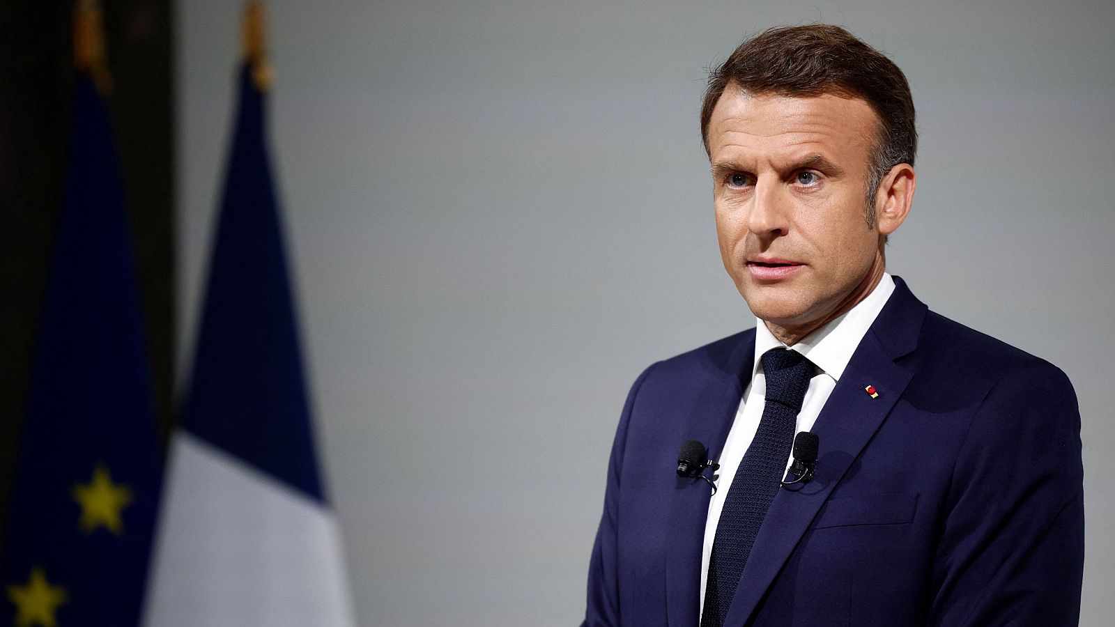 Macron denuncia "alianzas anti naturales" en ambos extremos ante las próximas legislativas