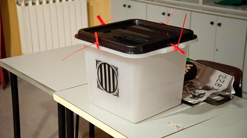 Imagen de archivo de una urna de votación del 1-O