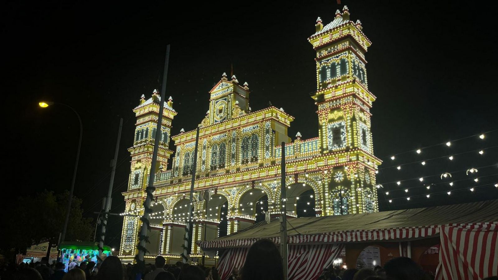 Alumbrado de la portada de la Feria de Sevilla