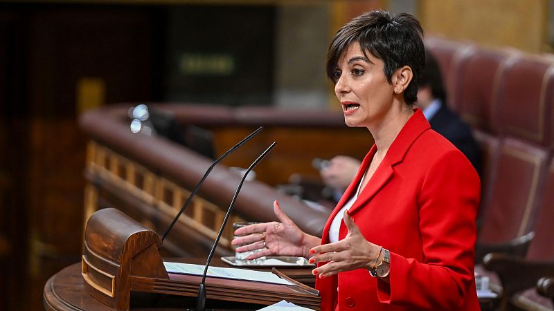 La ministra de Vivienda y Agenda Urbana, Isabel Rodríguez, interviene durante un pleno en el Congreso