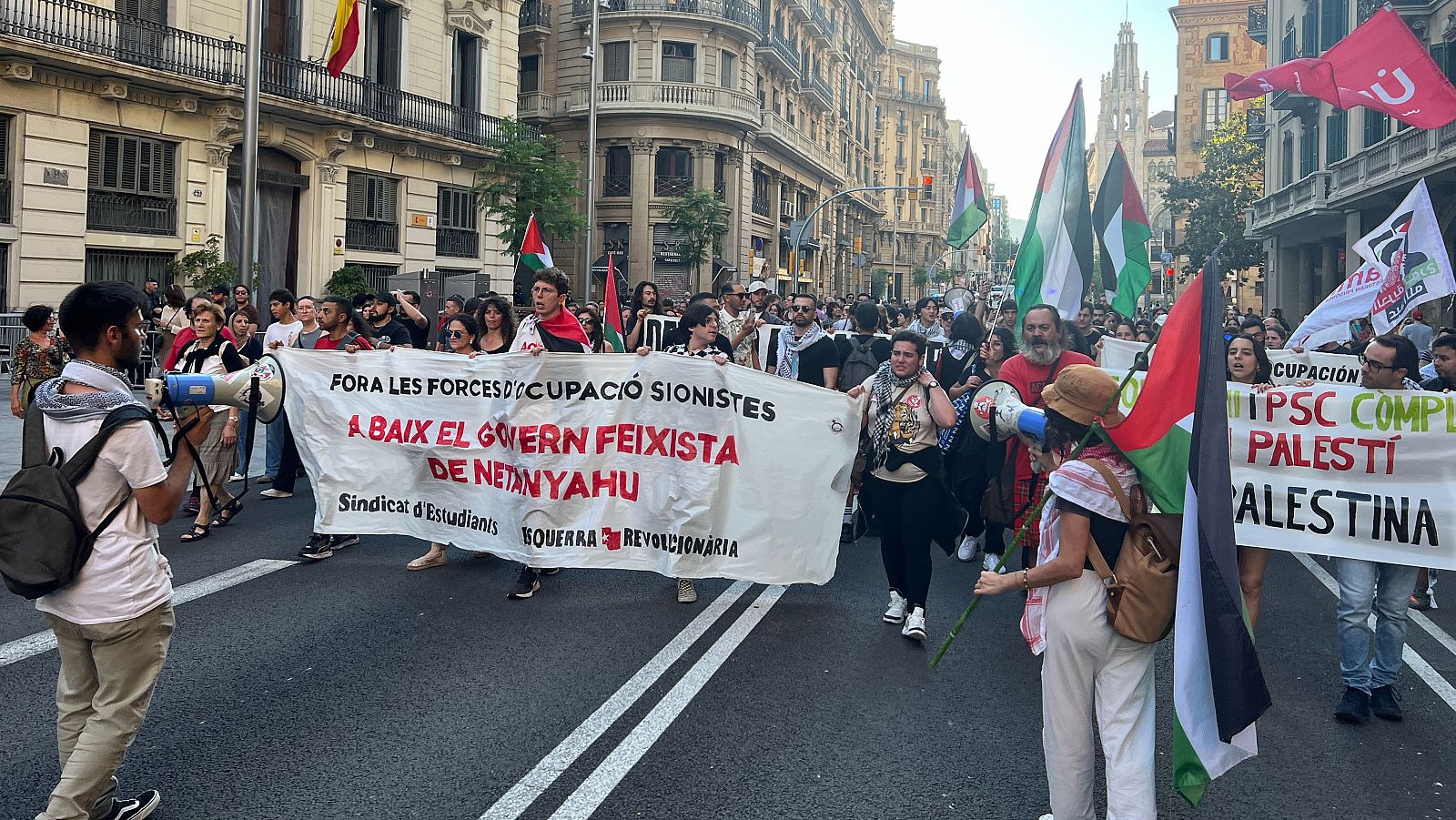 Els manifestants acusen el govern Collboni de "còmplice" amb el "genocidi" i lamenten la "repressió" contra el moviment.