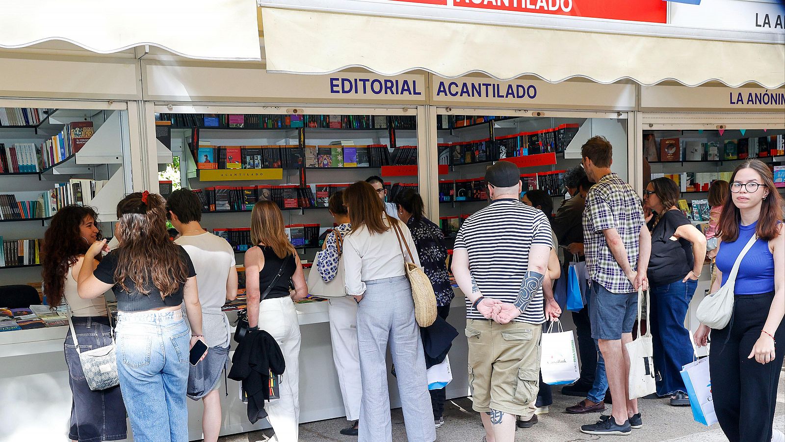 La Feria del Libro de Madrid acaba con cifras similares de ventas a 2023