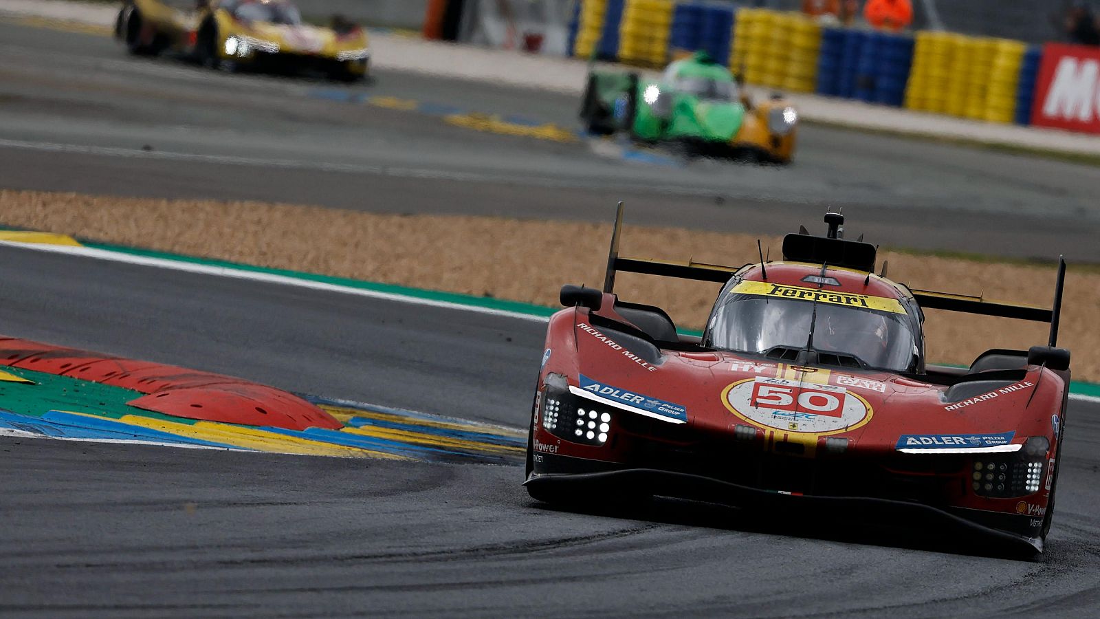 El español Miguel Molina y Ferrari triunfan en las 24 Horas de Le Mans