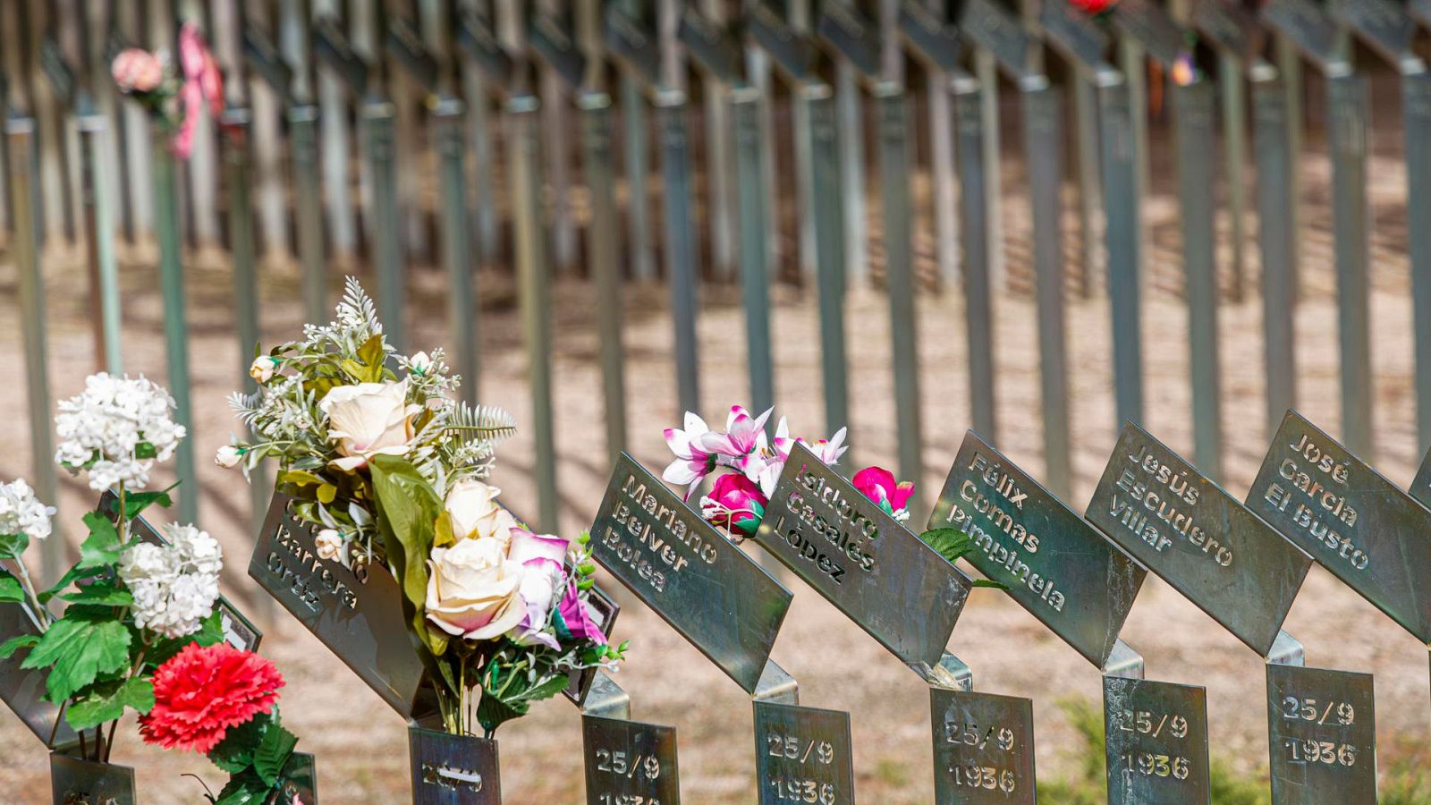 Memorial a las víctimas de la violencia franquista, instalado en el cementerio de Torrero de Zaragoza