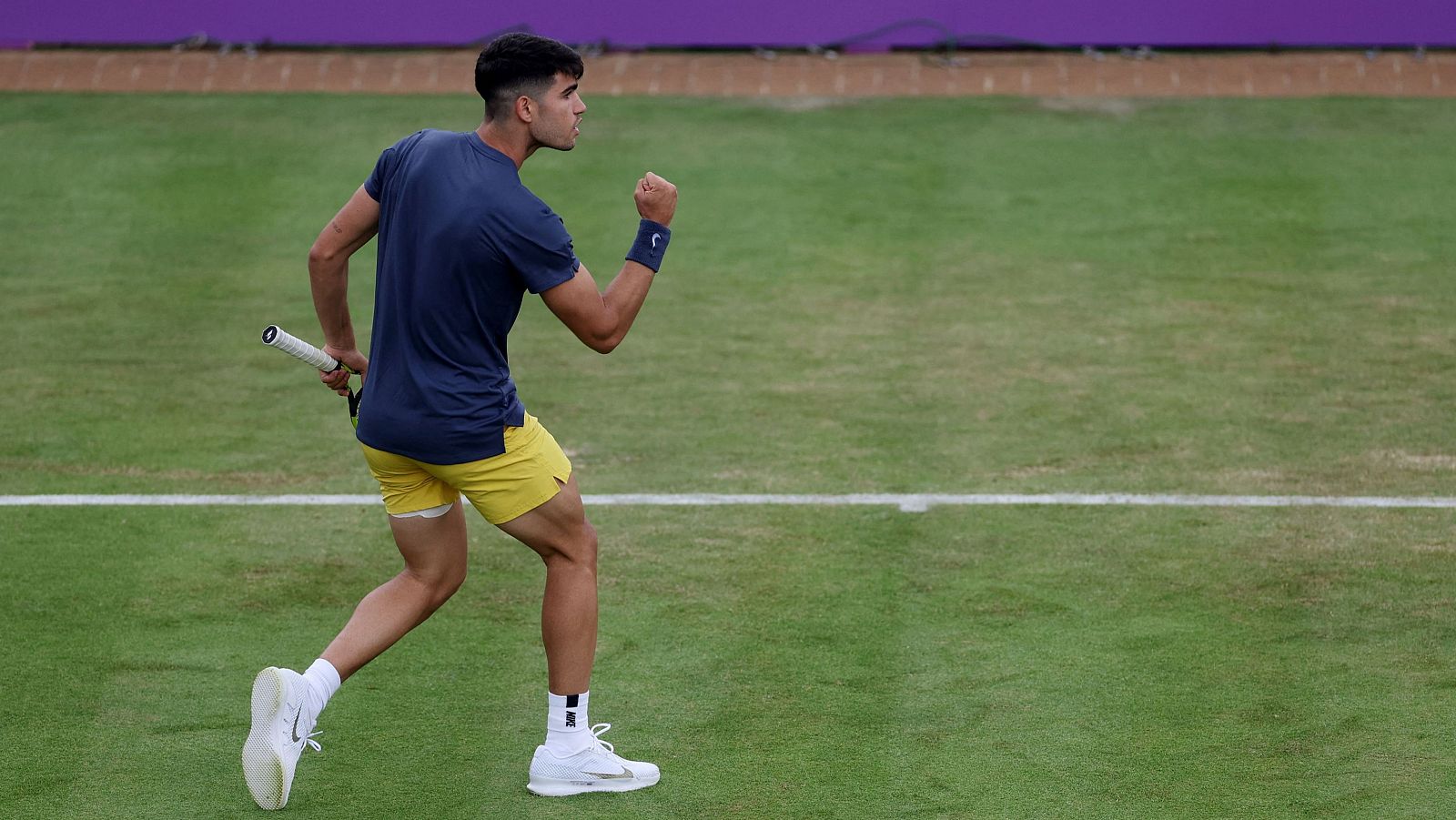 Carlos Alcaraz vence a Francisco Cerundolo en Queens.