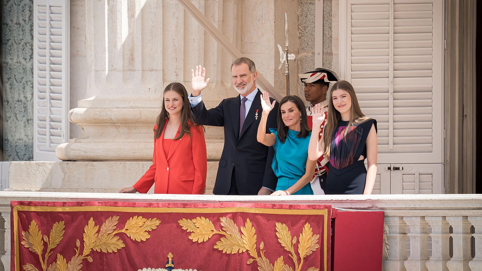 La princesa Leonor, el rey Felipe, la reina Letizia y la infanta Sofía durante el décimo aniversario de reinado