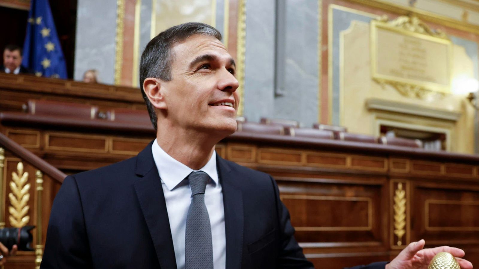 El presidente del Gobierno, Pedro Sánchez, asiste a una sesión de control.