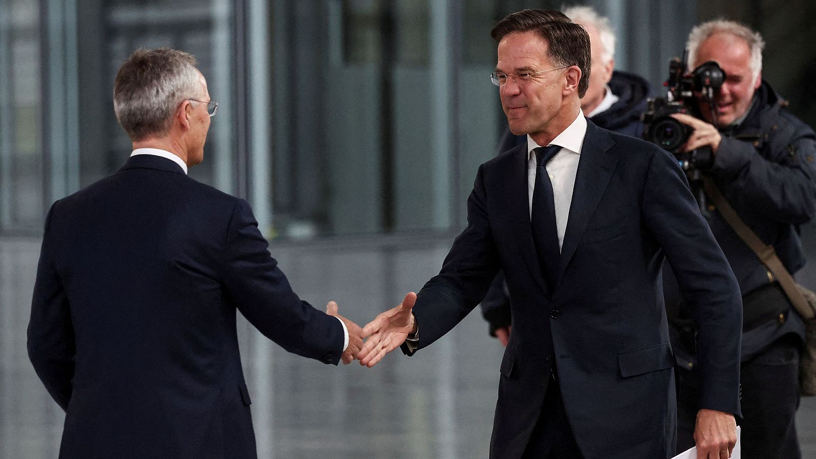 Rutte avanza en su carrera para convertirse en secretario general de la OTAN tras la retirada de Iohannis