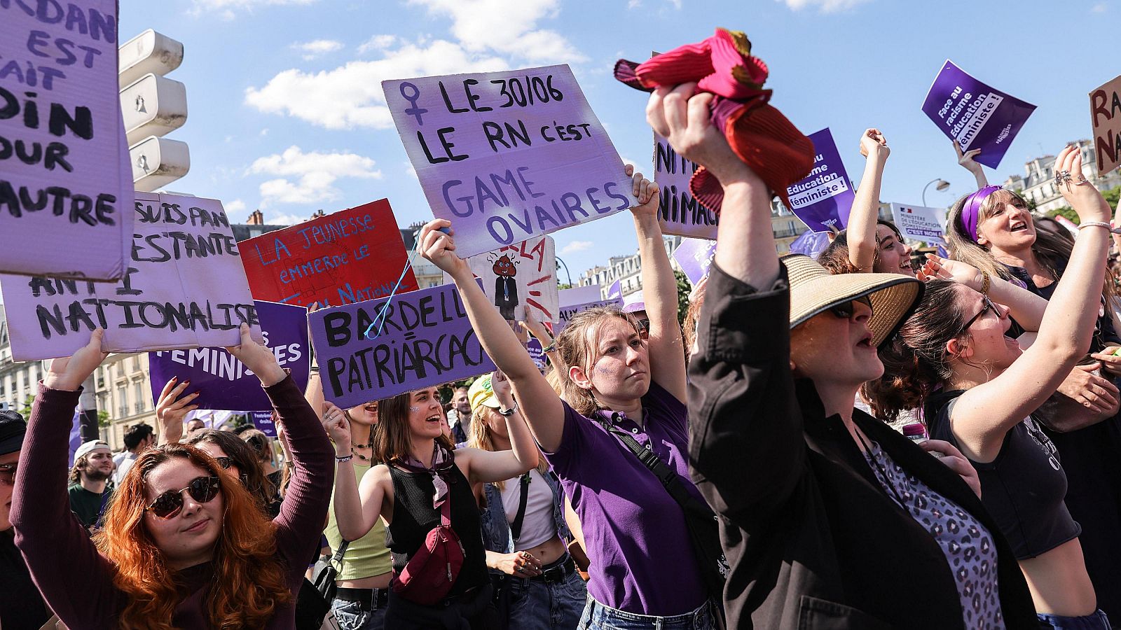 Francia: manifestaciones de mujeres contra la extrema derecha