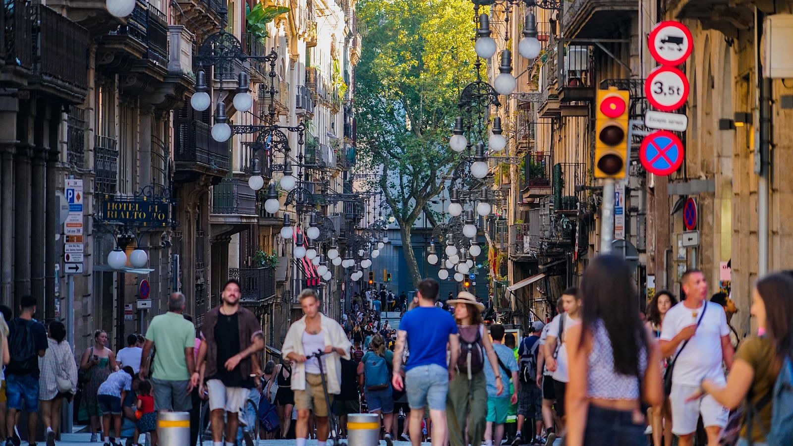 España alcanzará los 54,6 millones de habitantes en 2074