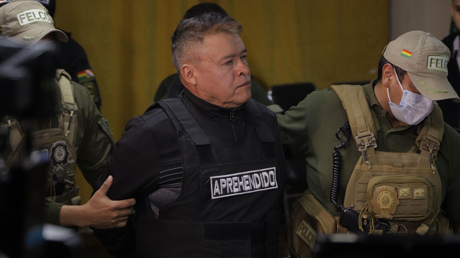 El destituido jefe militar del Ejército de Bolivia, Juan José Zúñiga, tras su detención