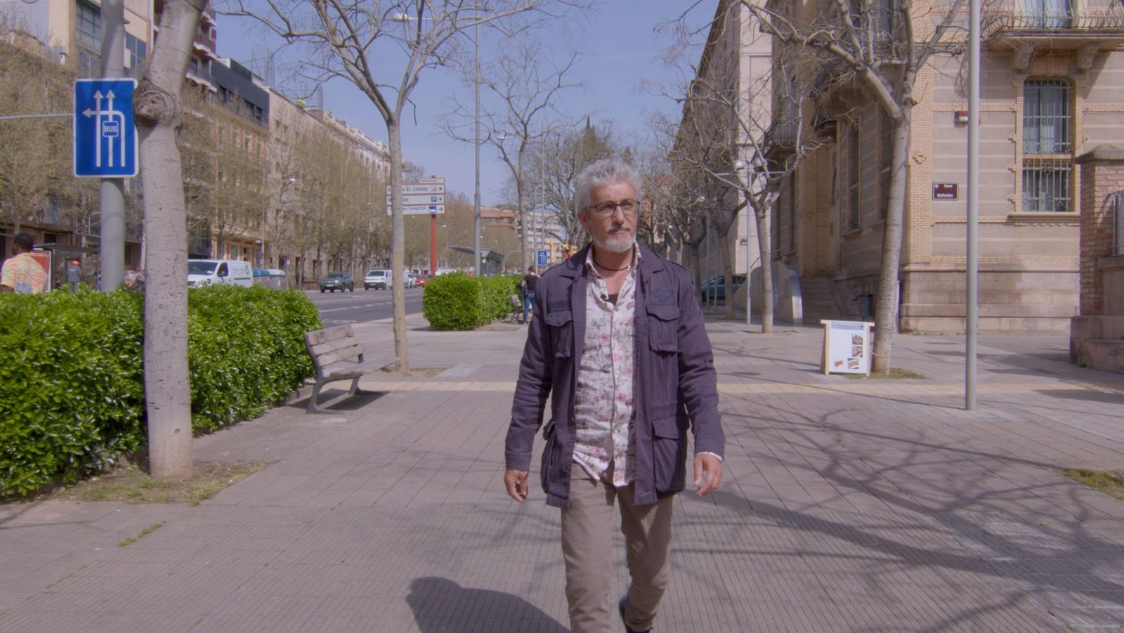 En David Fernández passejant a la Rambla d'Aragó de Lleida