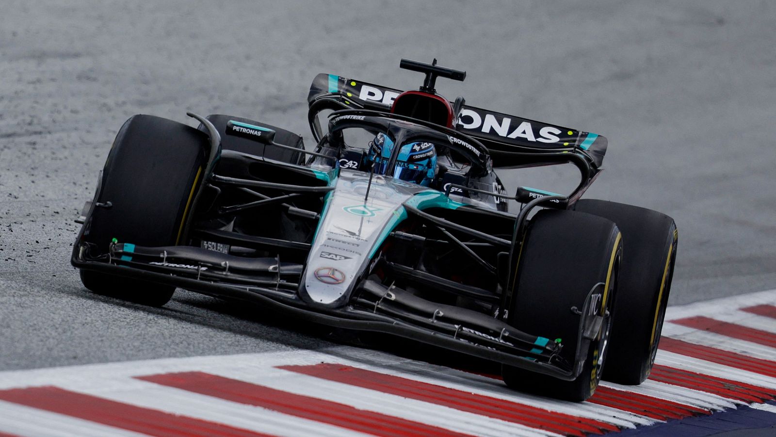 Russell gana el GP de Austria