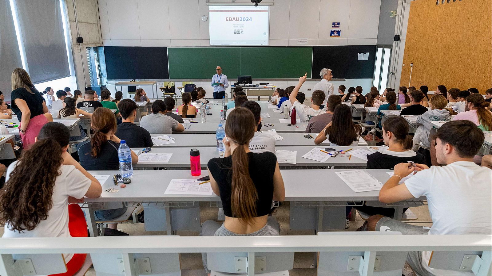 Un grupo de  estudiantes durante las pruebas de acceso a la Universidad en la Región de Murcia