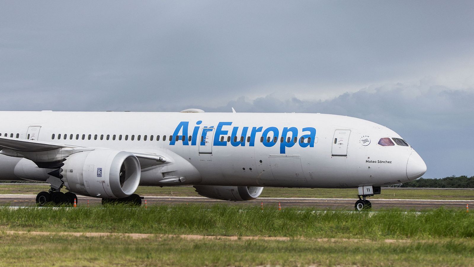 El avión Boeing 787-9 Dreamliner en el aeropuerto internacional de Natal, en Sao Goncalo do Amarante, estado de Rio Grande do Norte