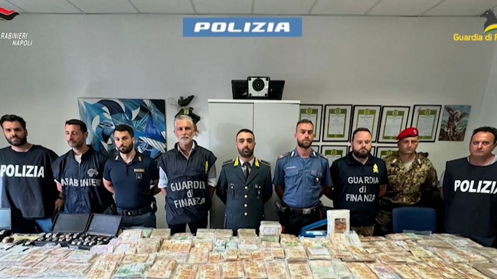 Encuentran el "tesoro" de un mafioso en Nápoles: 9 millones de euros en dinero y joyas