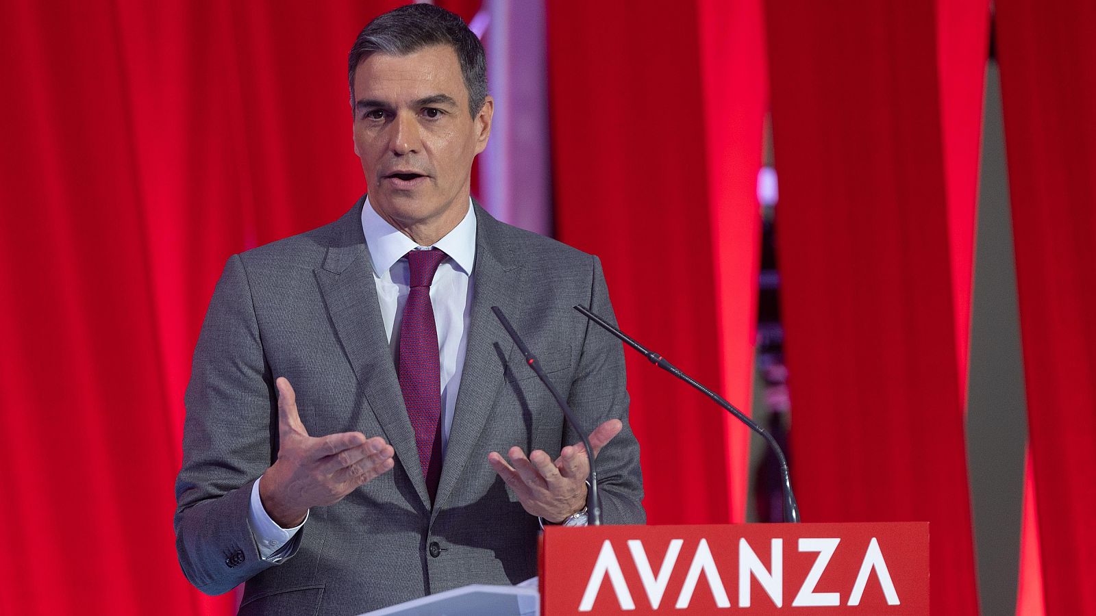 El secretario general del PSOE, Pedro Sánchez, interviene durante la presentación de la Fundación Avanza