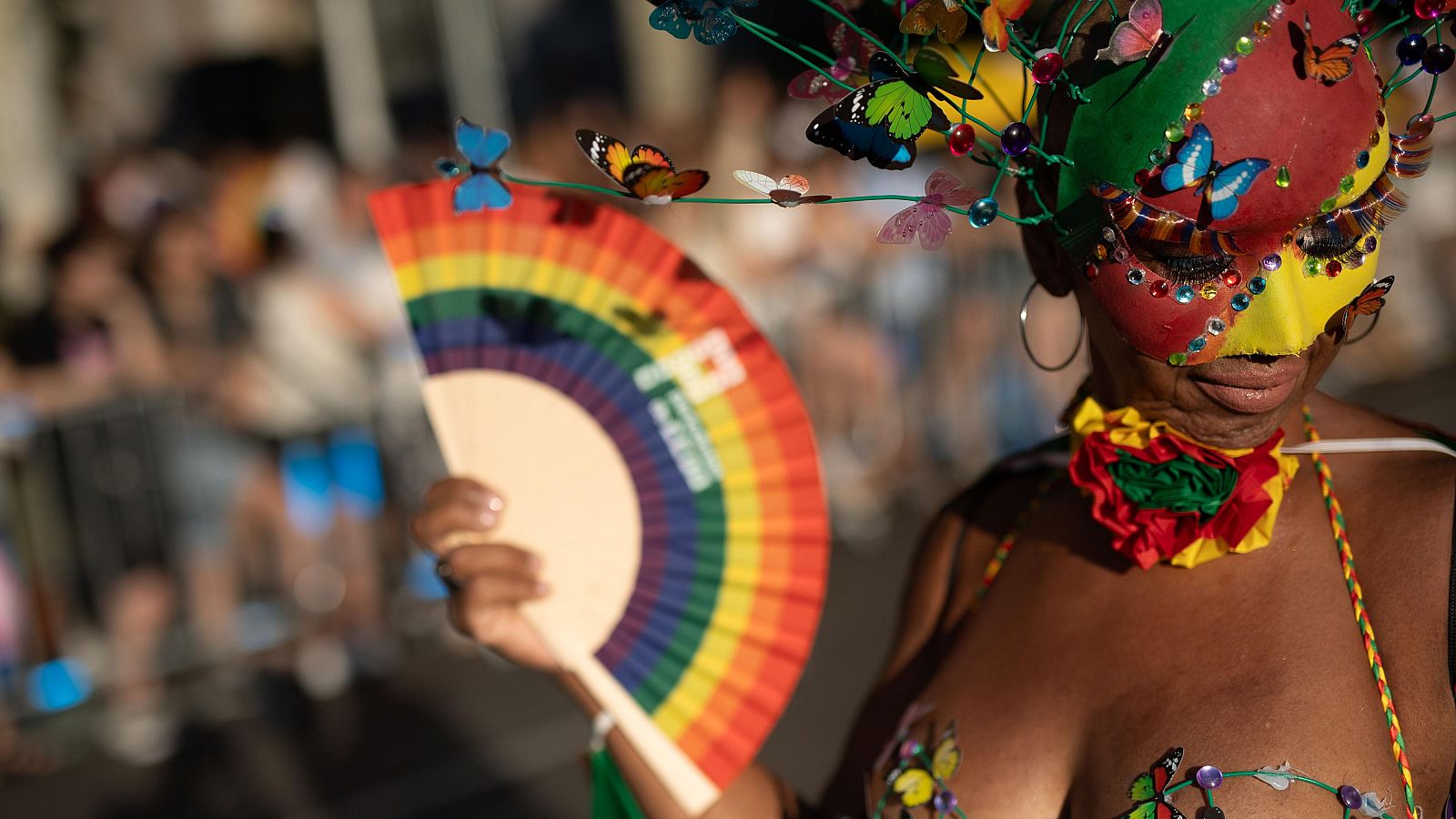 Uno de los participantes en la manifestación del Orgullo 2024, en Madrid (Alejandro Martínez Vélez / Europa Press)