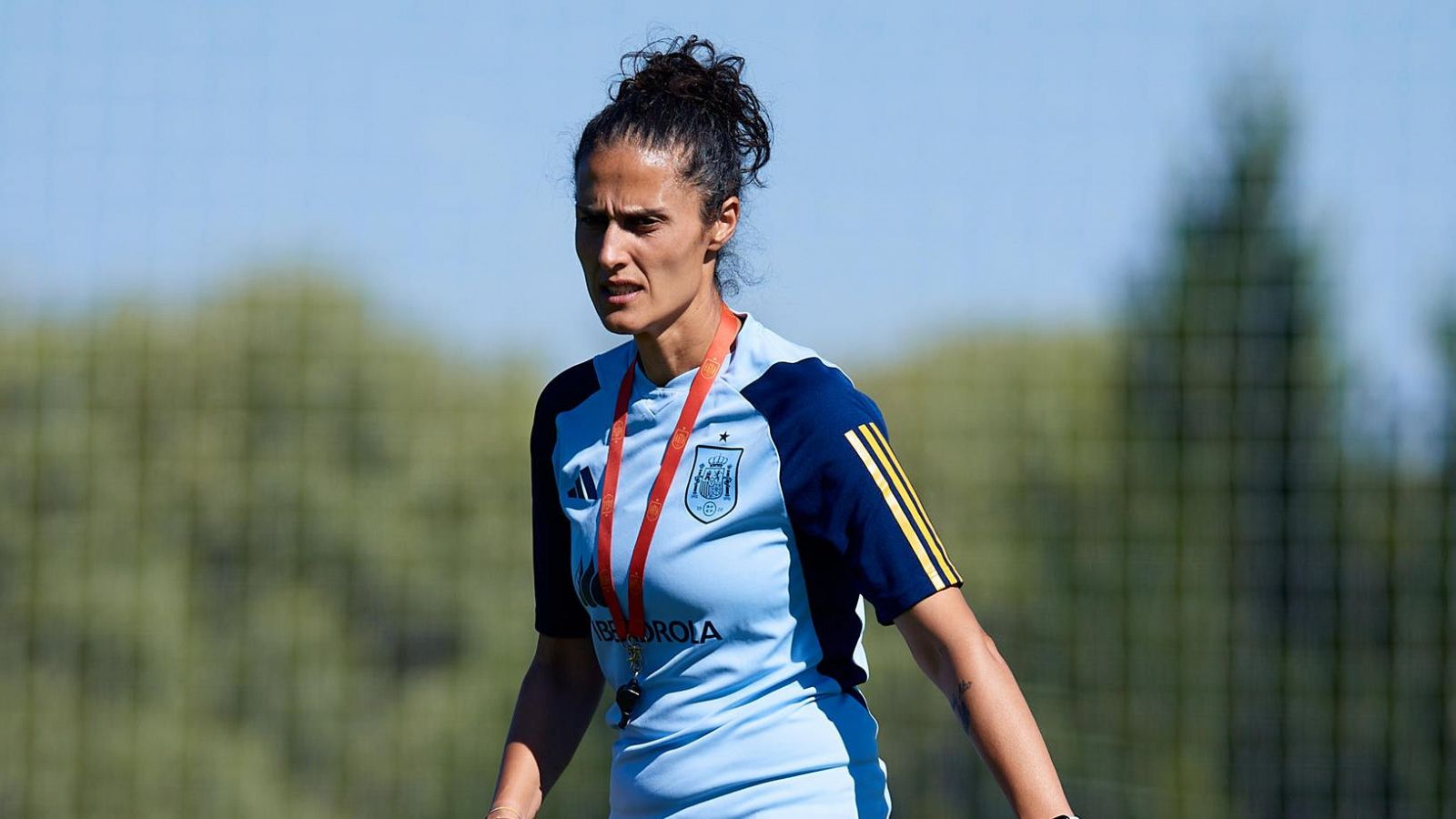 Montse Tomé dirige un entrenamiento de la selección española femenina de fútbol