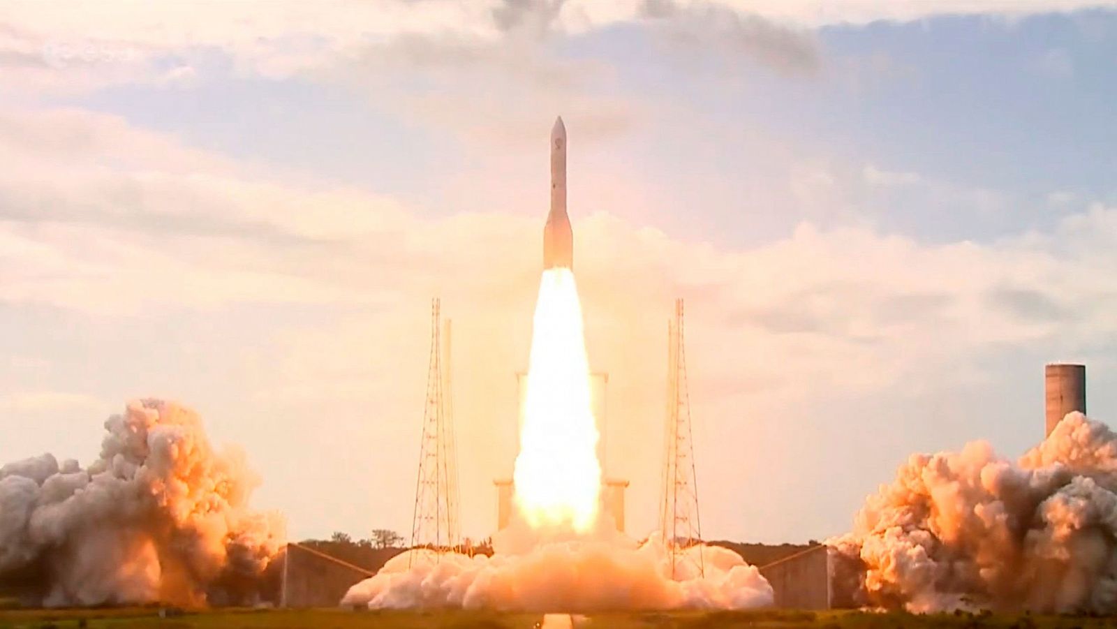 El cohete europeo Ariane 6 despega por primera vez