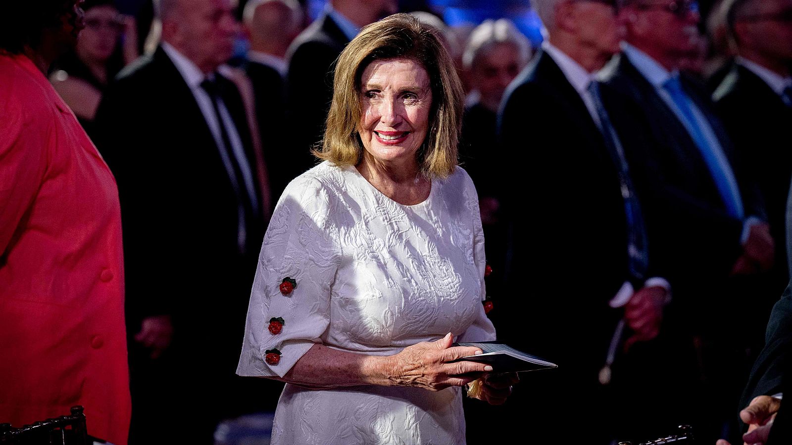 Pelosi le pide a Biden decidir sobre su candidatura a la reelección "porque el tiempo apremia"