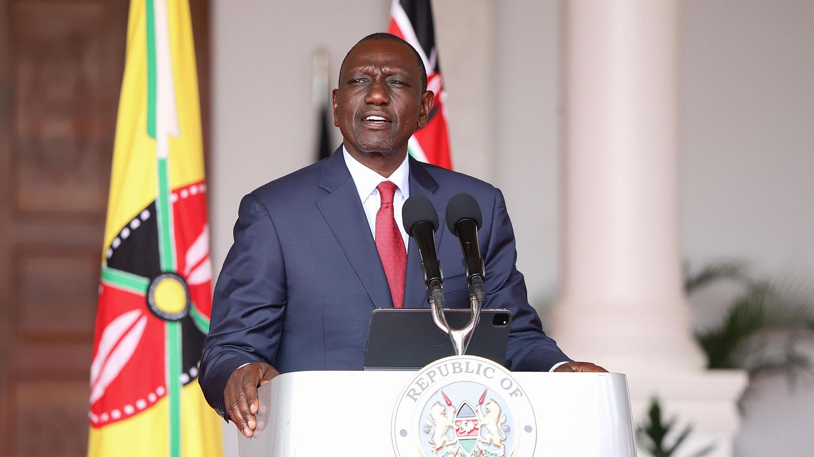 El Presidente de Kenia, William Ruto, habla durante una rueda de prensa en la Casa de Estado en Nairobi, Kenia.