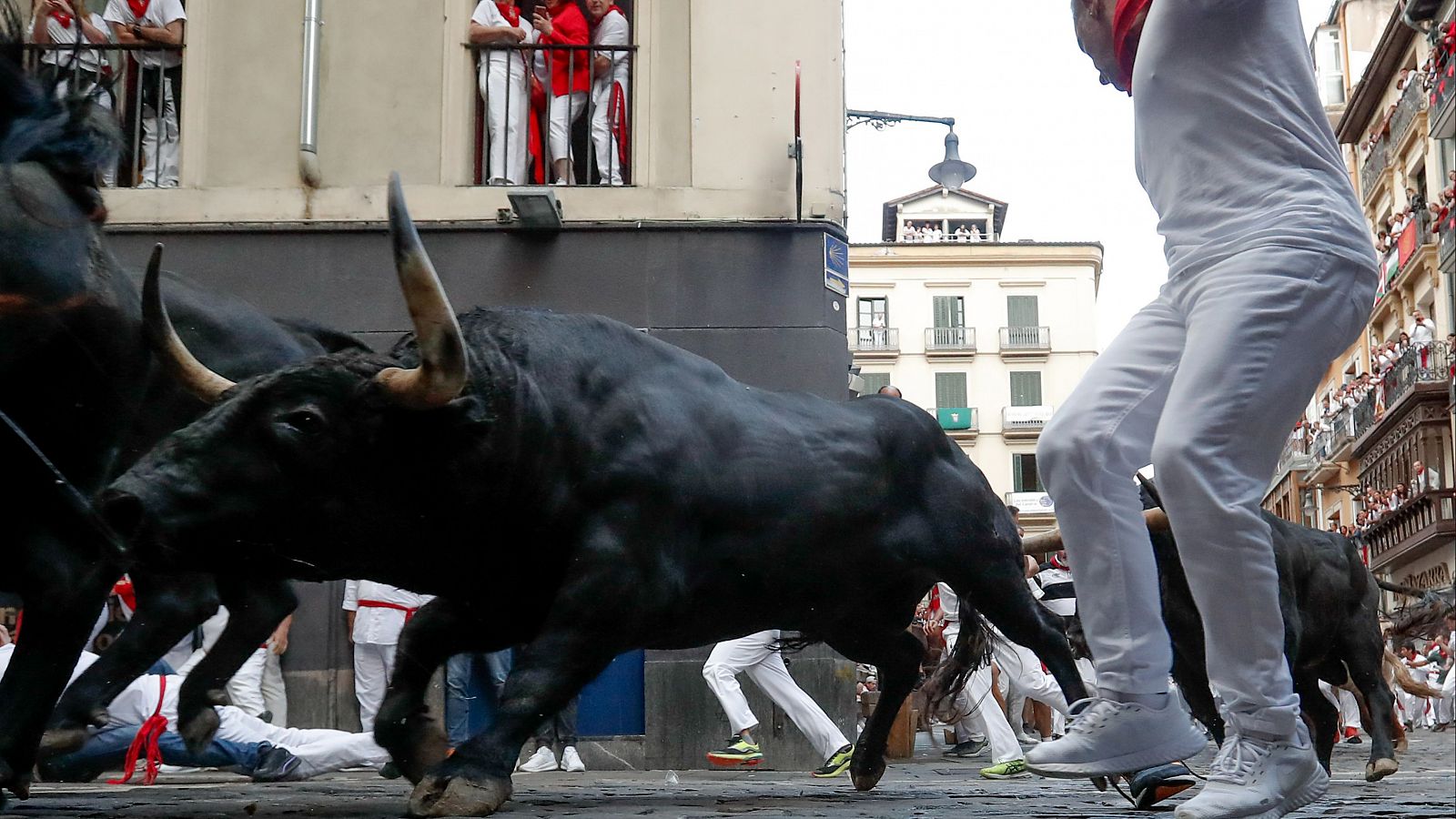 Mejores imágenes del sexto encierro de San Fermín 2024