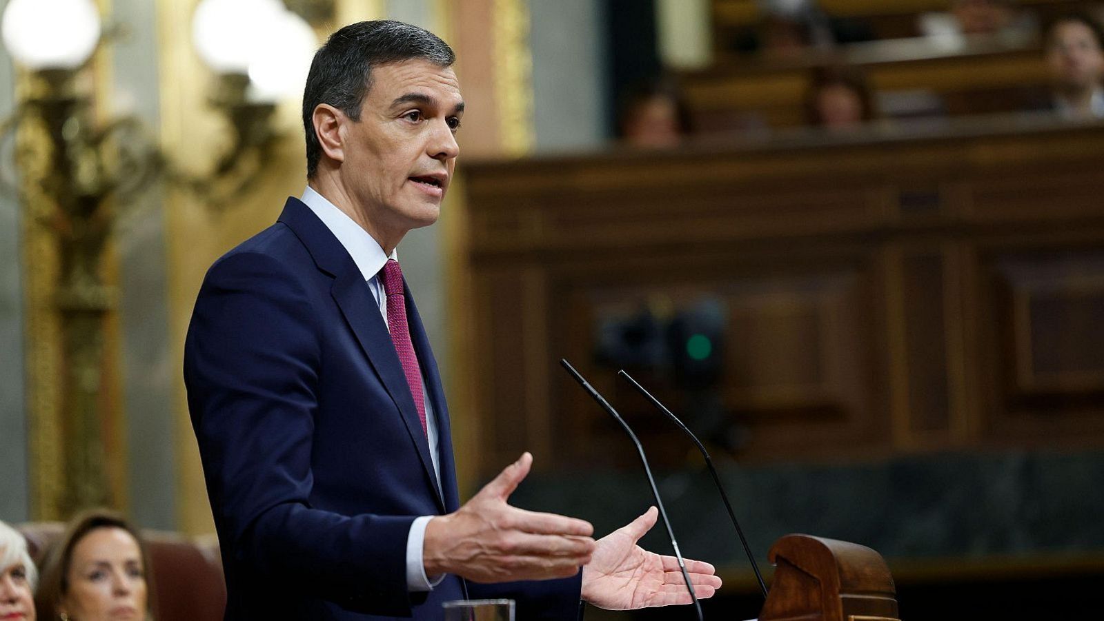 El presidente del Gobierno presenta en la Cámara Baja su propuesta para combatir los bulos.