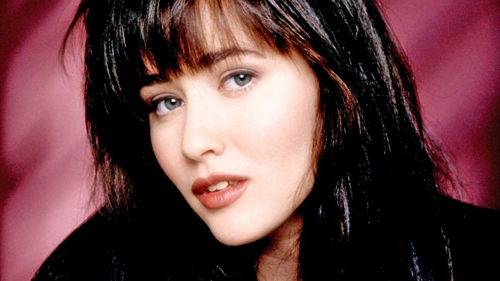 Shannen Doherty en una imagen promocional de 'Sensación de vivir'