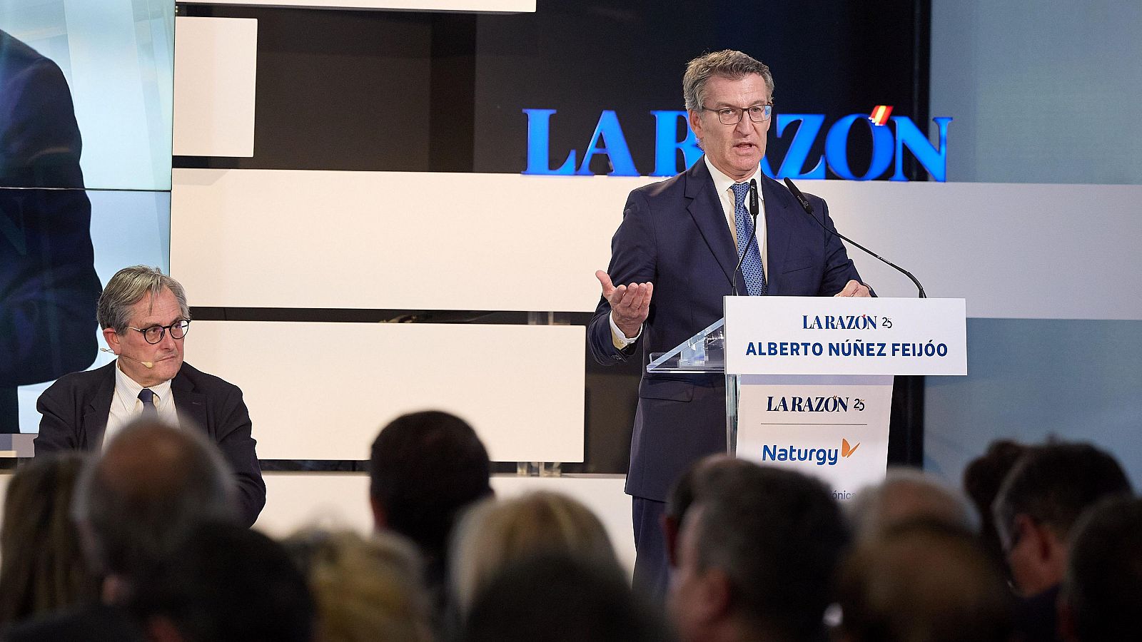 El presidente del Partido Popular, Alberto Núñez Feijóo, durante un encuentro informativo