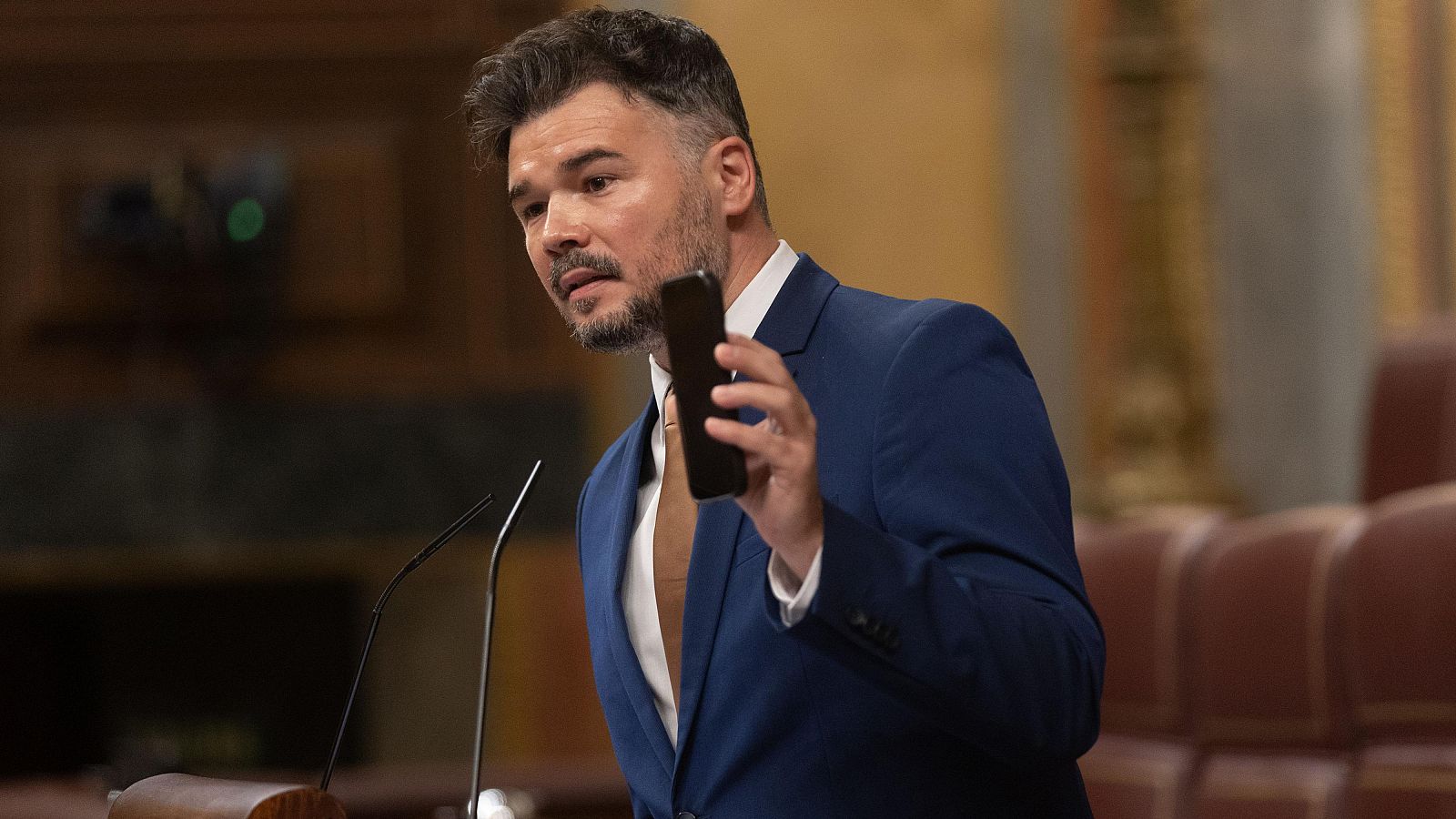 El portavoz de ERC en el Congreso, Gabriel Rufián, interviene durante una sesión extraordinaria en el Congreso de los Diputados.