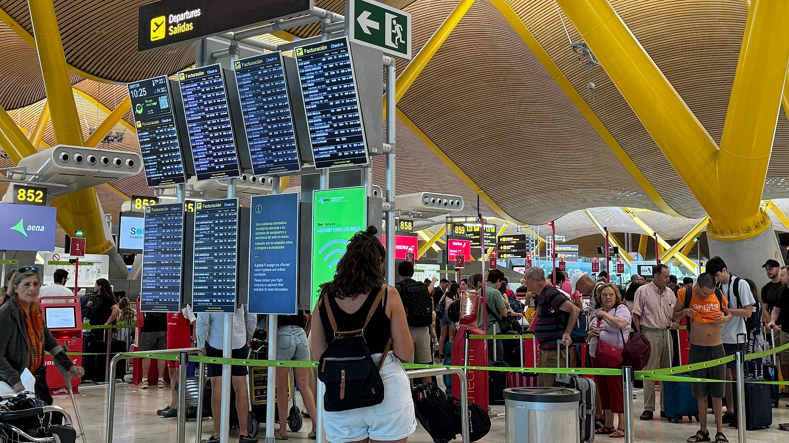 Els aeroports recuperen la normalitat després de la incidència en els sistemes de Microsoft