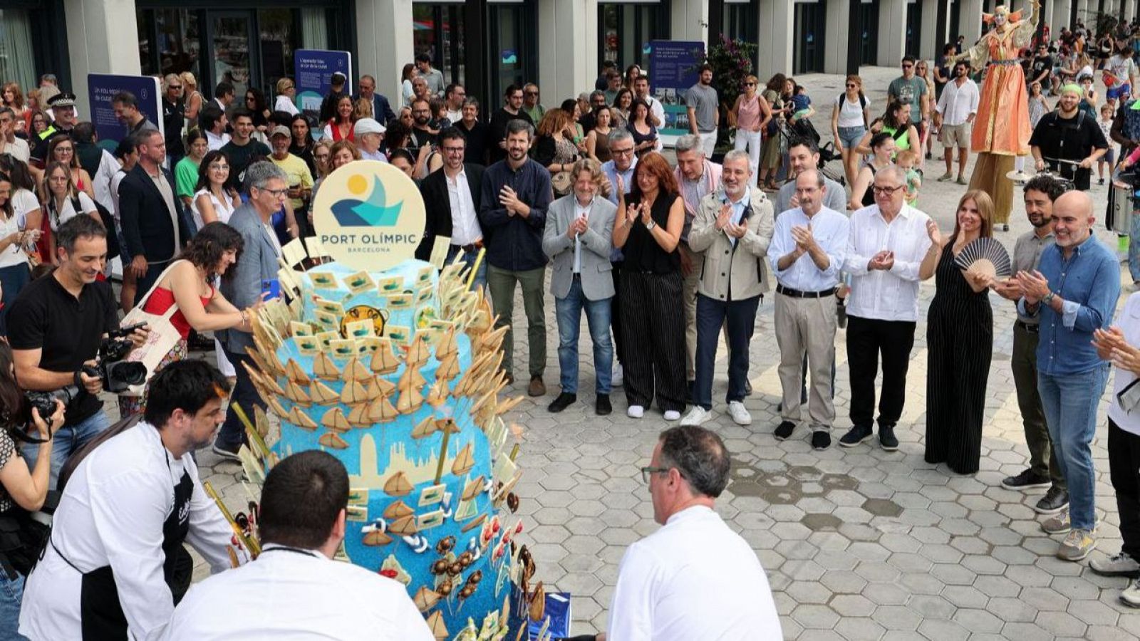 Autoritats i veïns celebren la inauguració del nou Port Olímpic de Barcelona