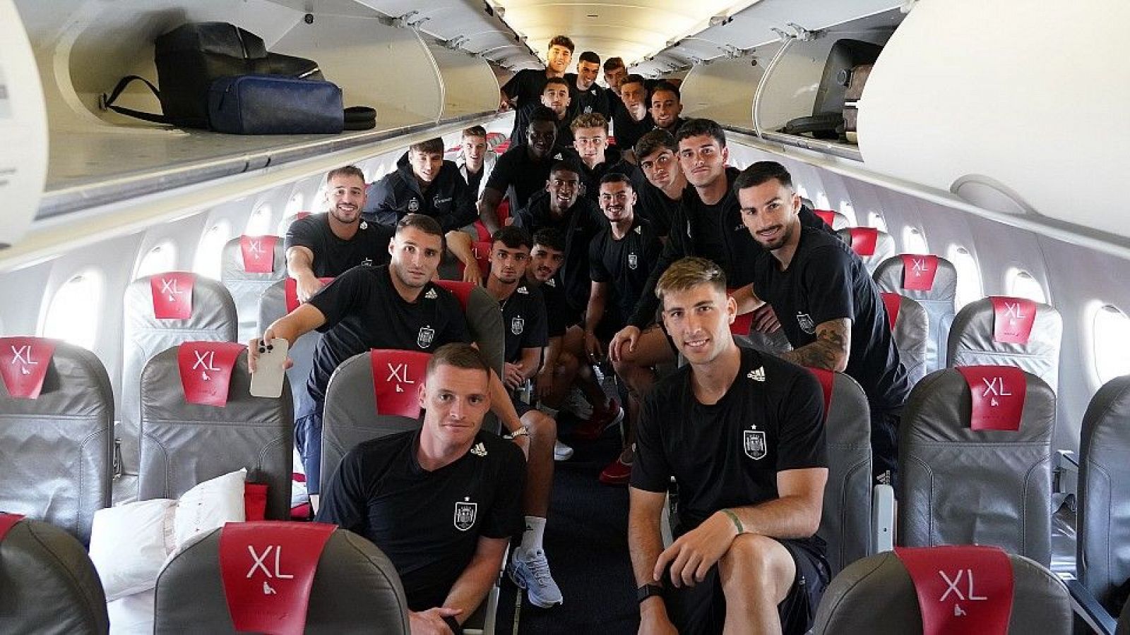 La Selección Olímpica en su llegada a Francia previa a los Juegos - RFEF