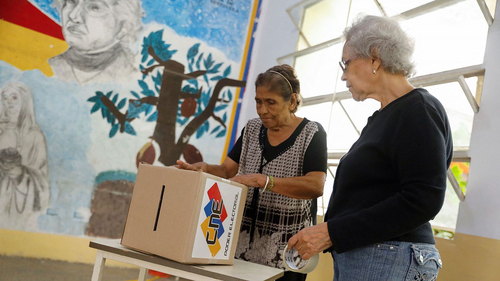 Elecciones en Venezuela: miles de venezolanos ya se preparan para votar desde España