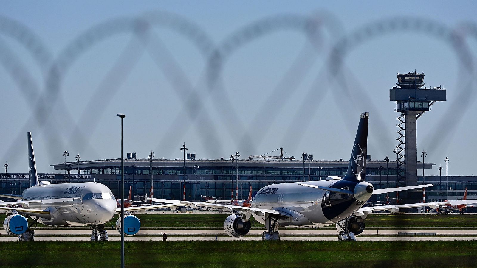 Grupo Lufthansa y Air France cancelan sus vuelos al Líbano ante un posible ataque israelí. Imagen de archivo del aeropuerto alemán de Schönefeld.