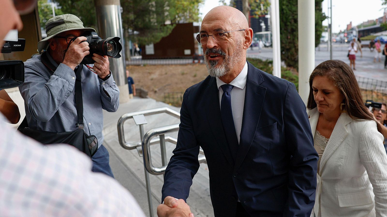 El rector de la Universidad Complutense, Joaquín Goyache, a su llegada para responder como imputado.