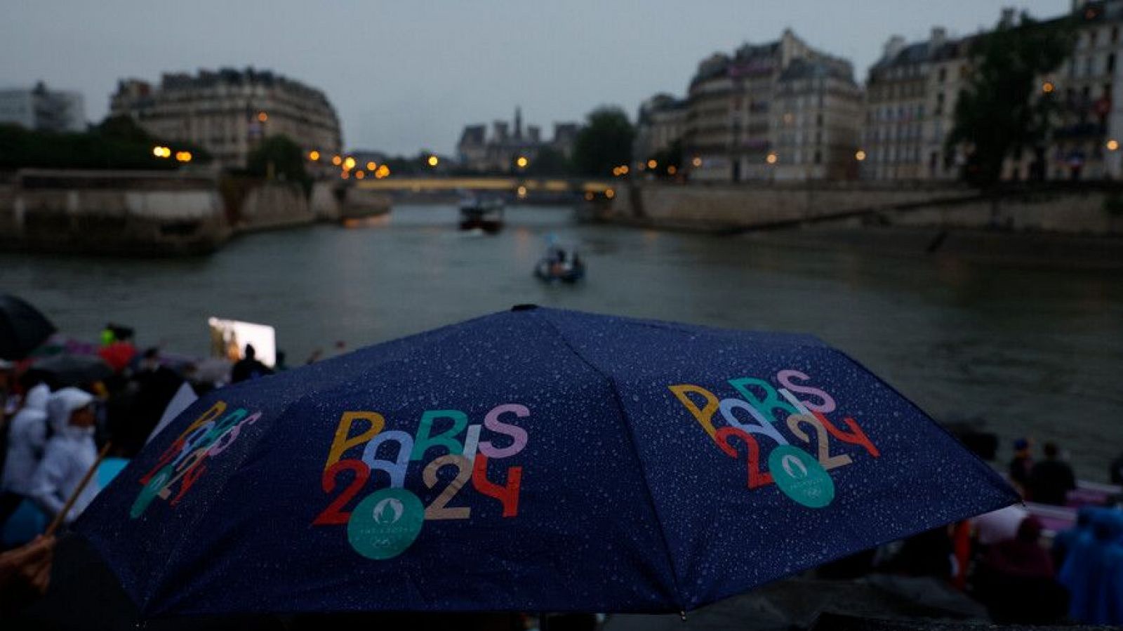 Imagen del río Sena en la inauguración de París 2024