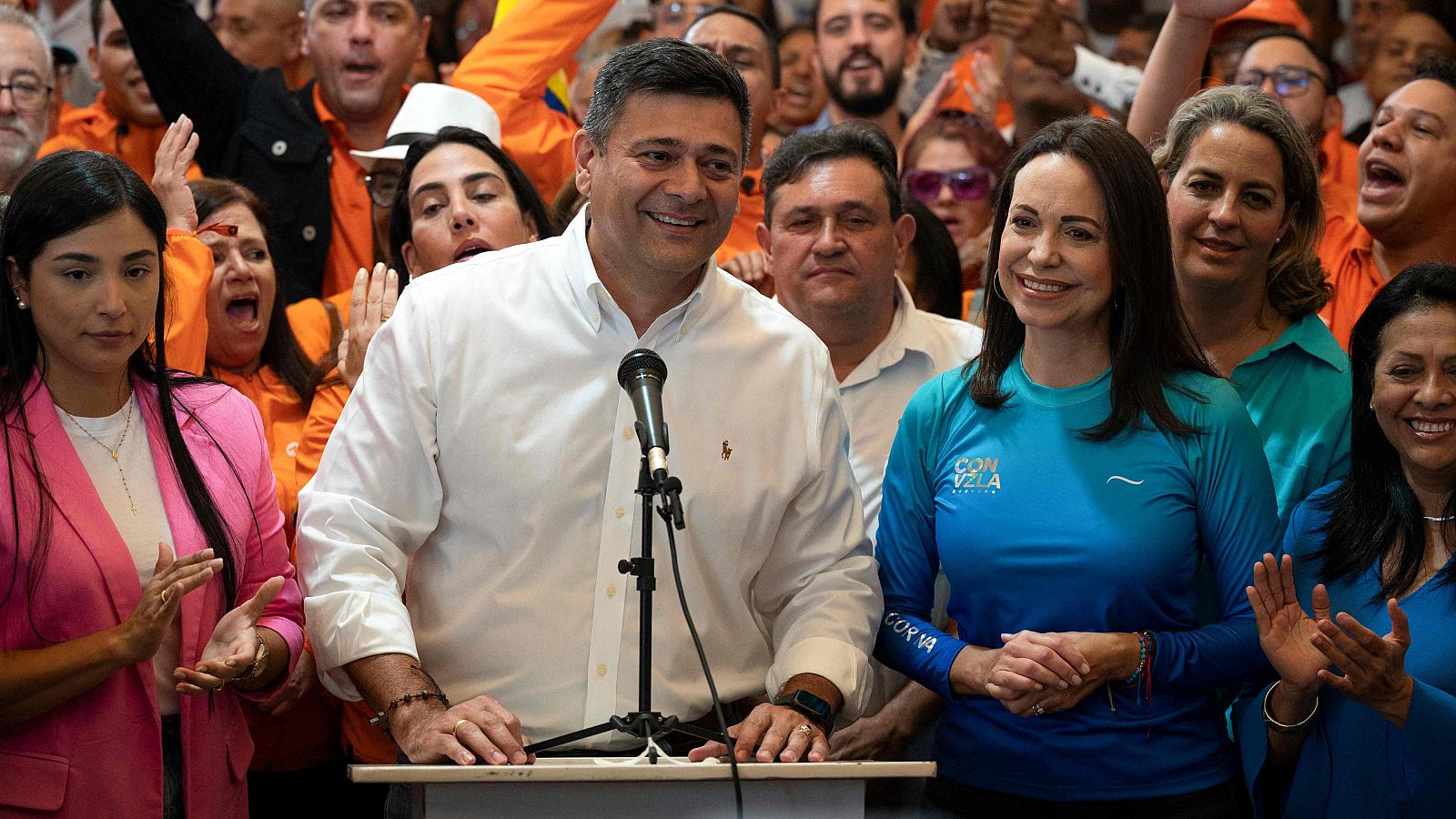 Freddy Superlano, ex diputado de la Asamblea Nacional de Venezuela, junto con Maria Corina Machado, líder de la oposición