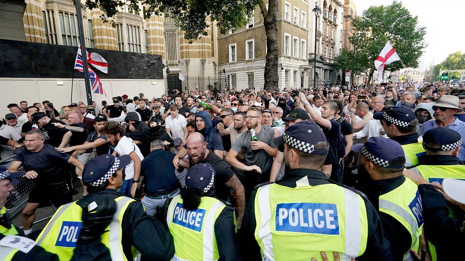 Una manifestación en Londres tras el apuñalamiento de tres niñas en Southport.