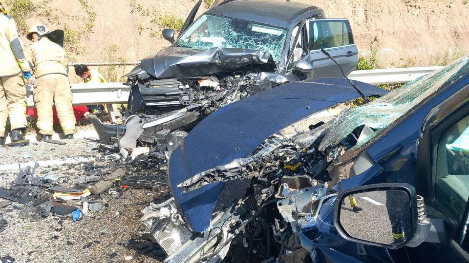 Accident entre dos turismes a la C-62 a Sant Bartomeu del Grau (Bombers)