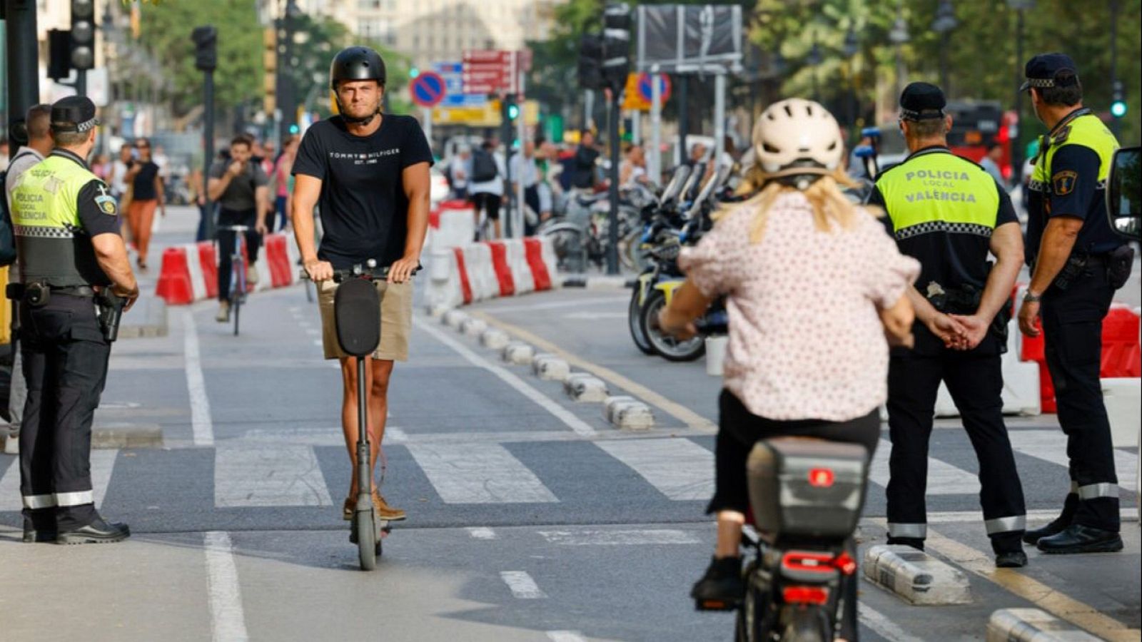 Valencia estrena un dinamómetro para controlar patinetes ilegales