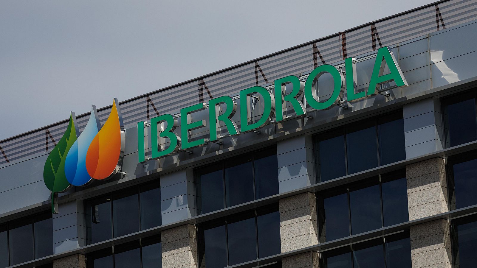 Iberdrola compra la distribuidora británica ENW por 5.000 millones de euros