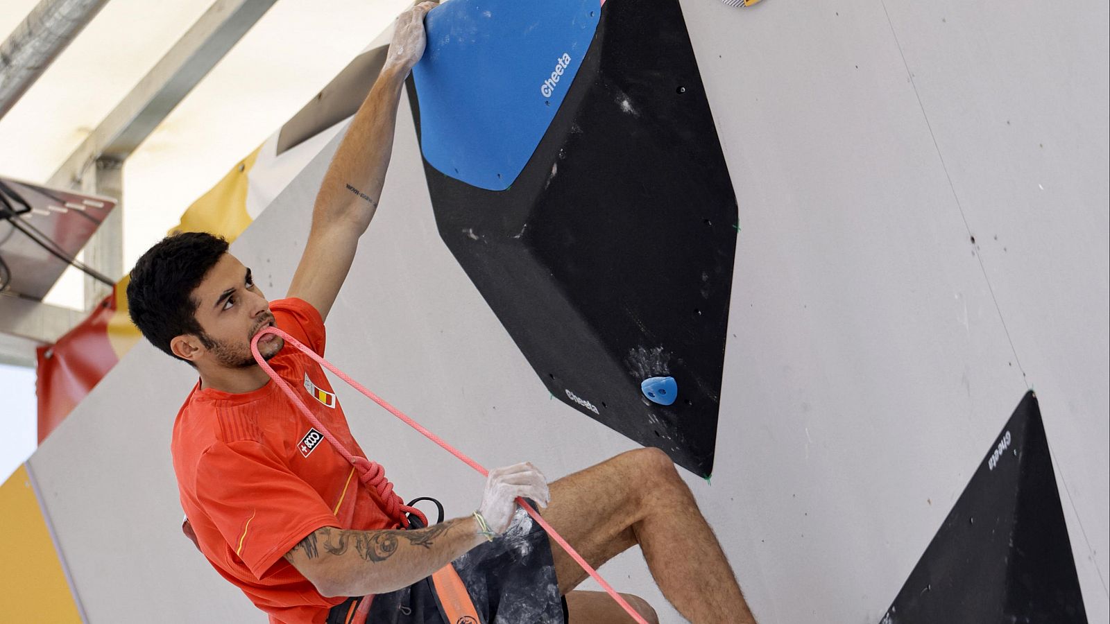 Alberto Ginés y un doble reto de escalada en París 2024