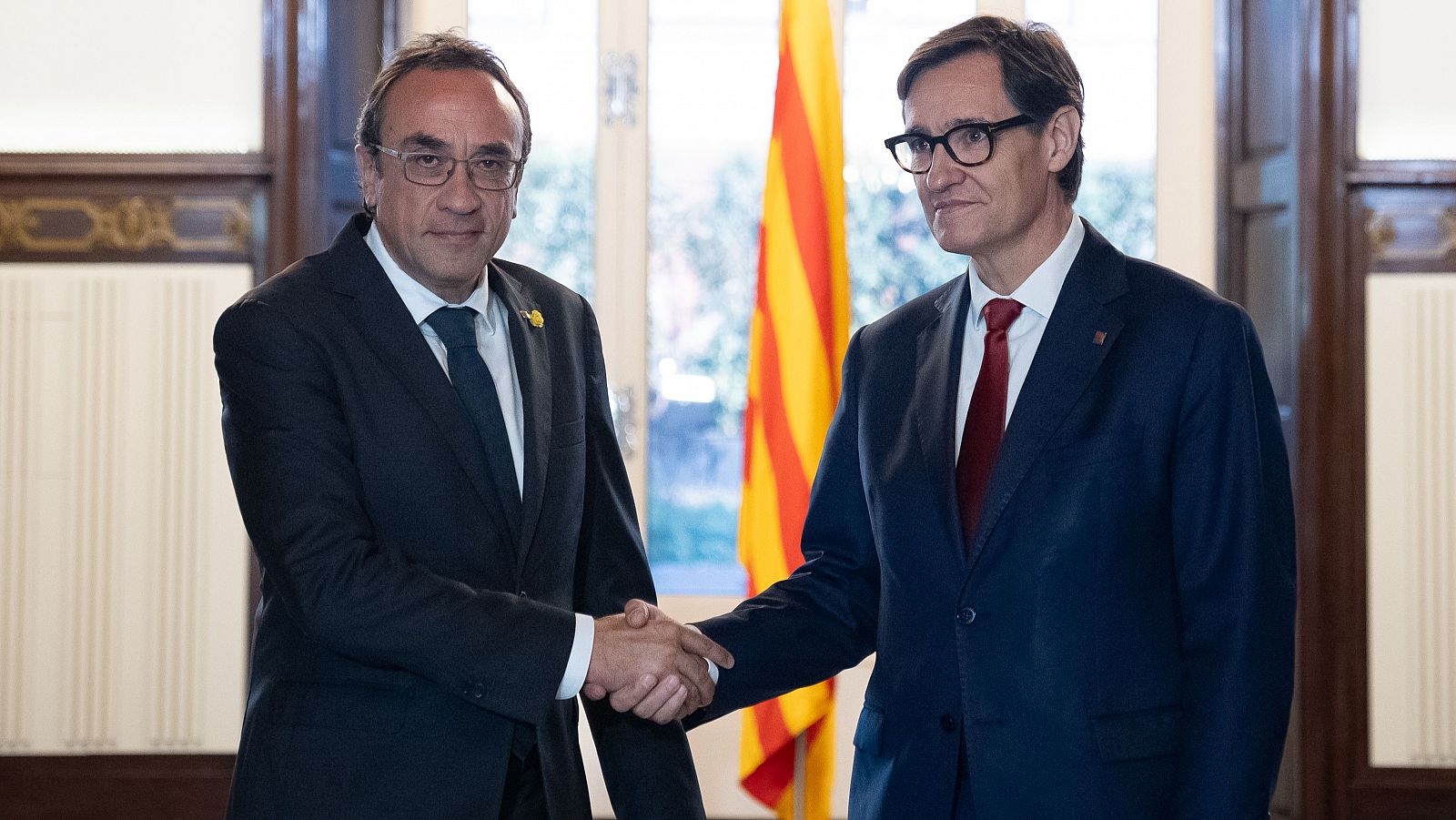 El president del parlament, Josep Rull, i Salvador Illa, moments abans de la reunió (David Zorrakino / Europa Press)