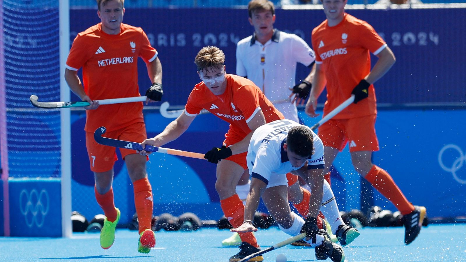 Jordi Bonastre se desequilibra en un lance de la semifinal Países Bajos - España de los JJ.OO. de París 2024