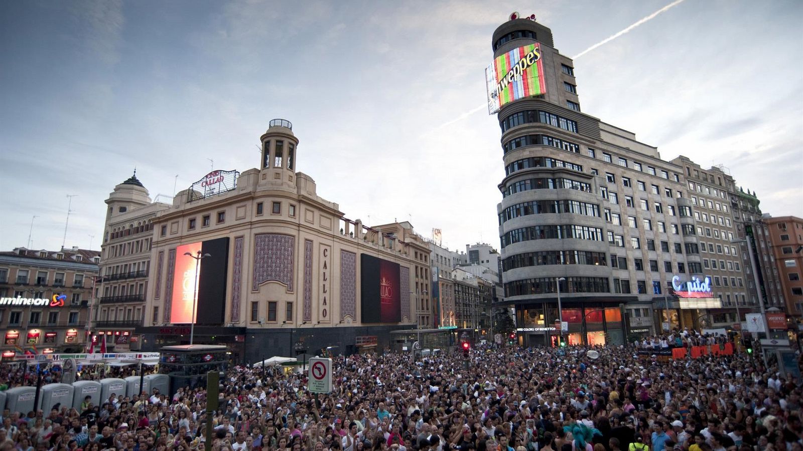 España se queda al borde de los 48,8 millones de habitantes