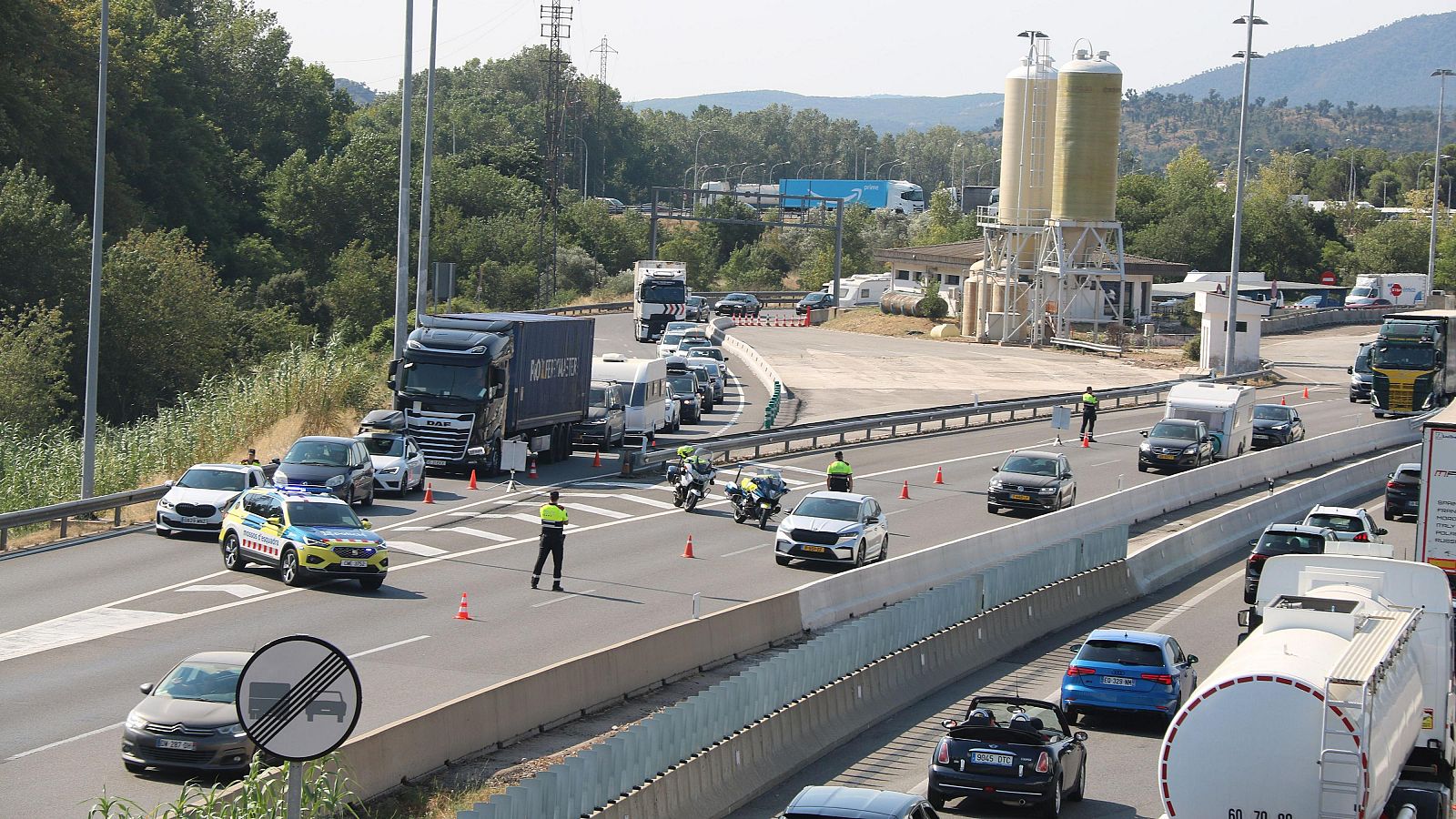 Un dels controls dels Mossos a l'autopista AP-7 (ACN | Gerard Vilà)